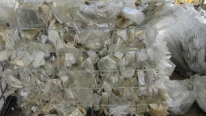 求购透明PET胶水膜，轻胶膜，重胶膜，压包卷筒都可以