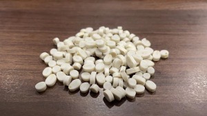 长期出售硬质PVC颗粒，可用于底座