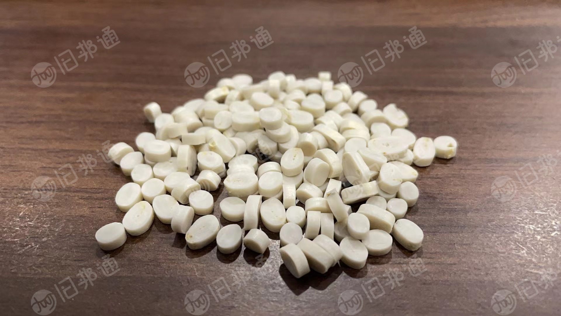 长期出售硬质PVC颗粒,可用于底座