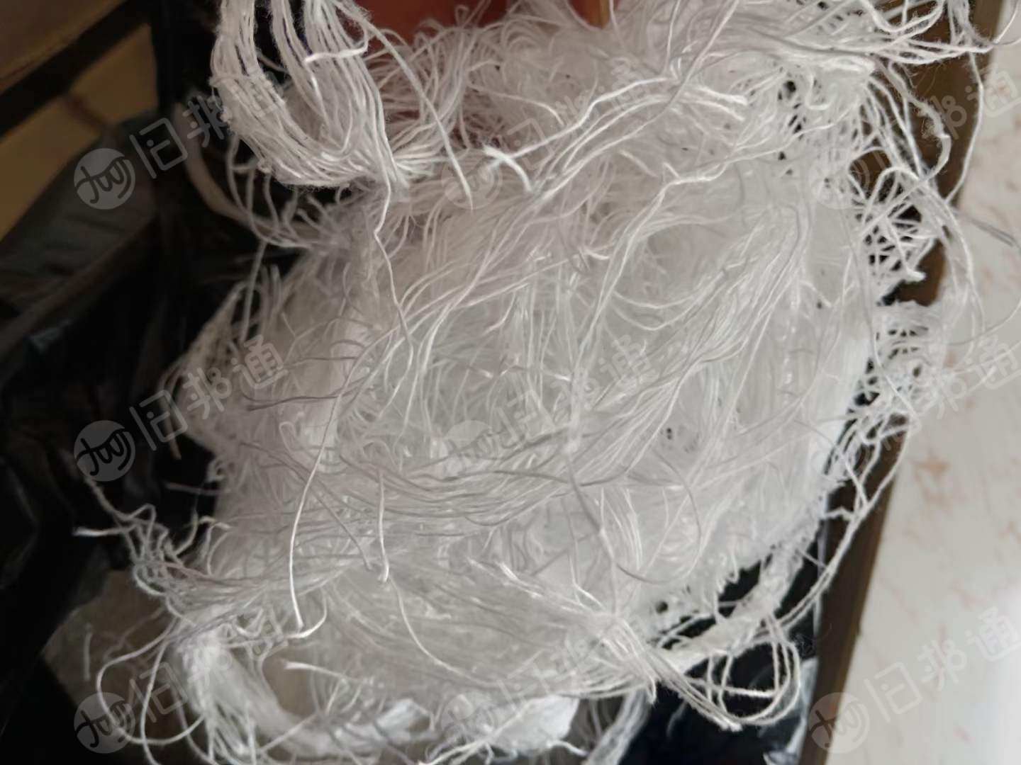 纯涤纶的跟pp的在一起,线是纯涤纶,乳白色的是pp长期有货出售