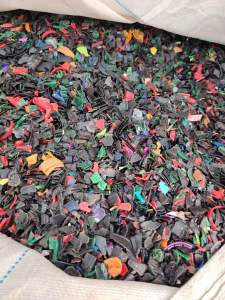 黑盖破碎料，现货一车，大量出售