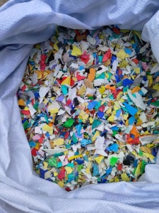 出售花乙破碎料，清洗甩干，现货十几吨，长期有货