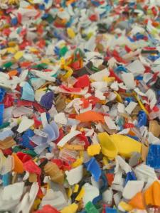 出售五色瓶盖破碎料，常年有货