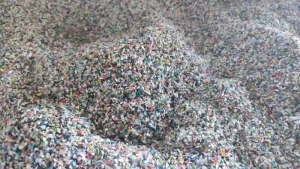 出售各种炼油塑料，现货120吨