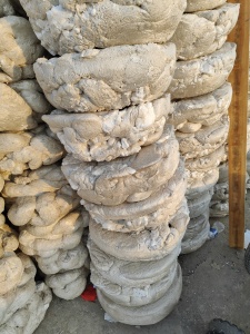 长期出售社会热熔块，现货几十吨 