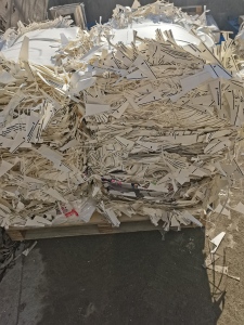 出售无膜口杯纸边料，纯白小花都混一起