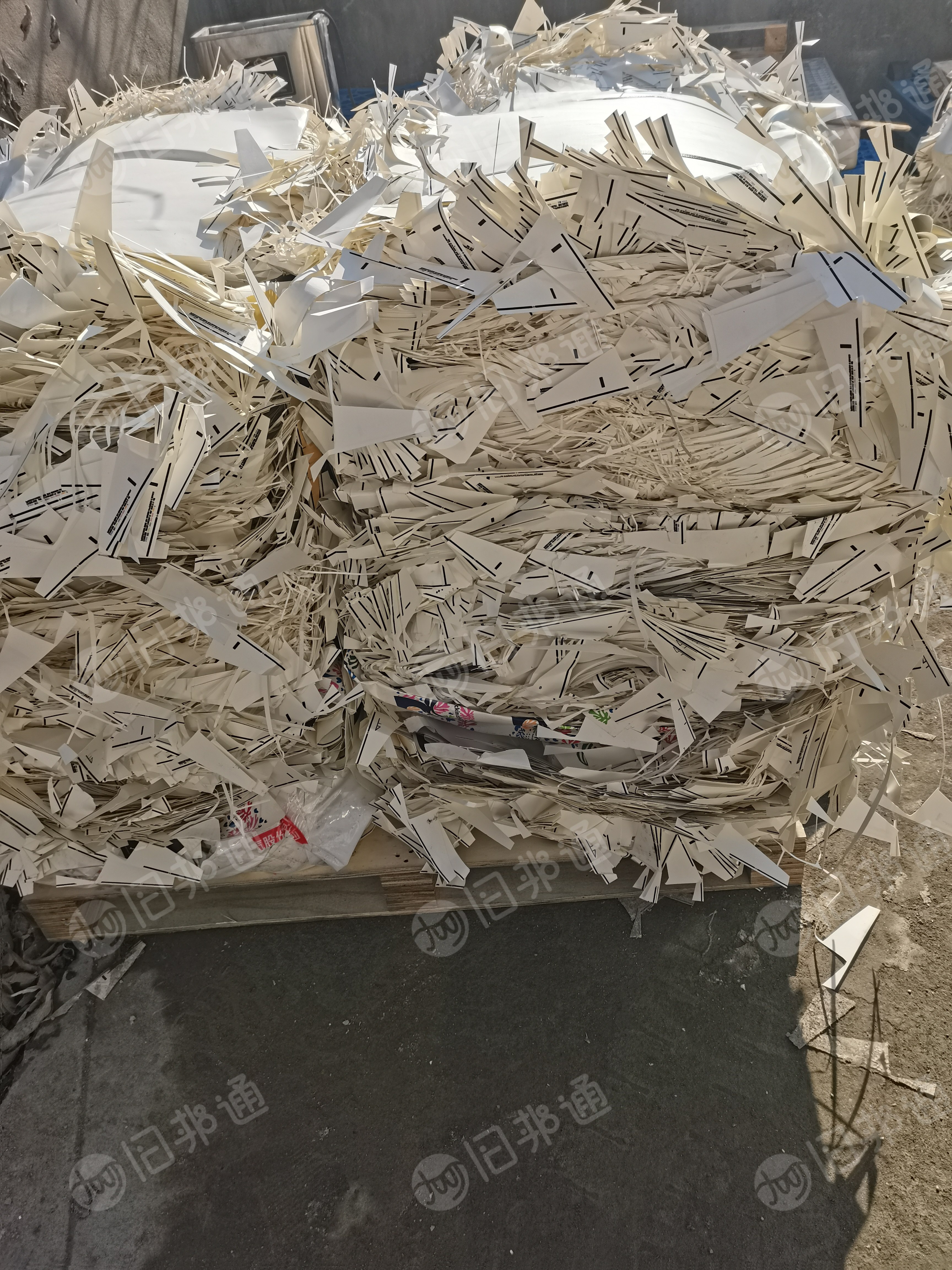 出售无膜口杯纸边料,纯白小花都混一起