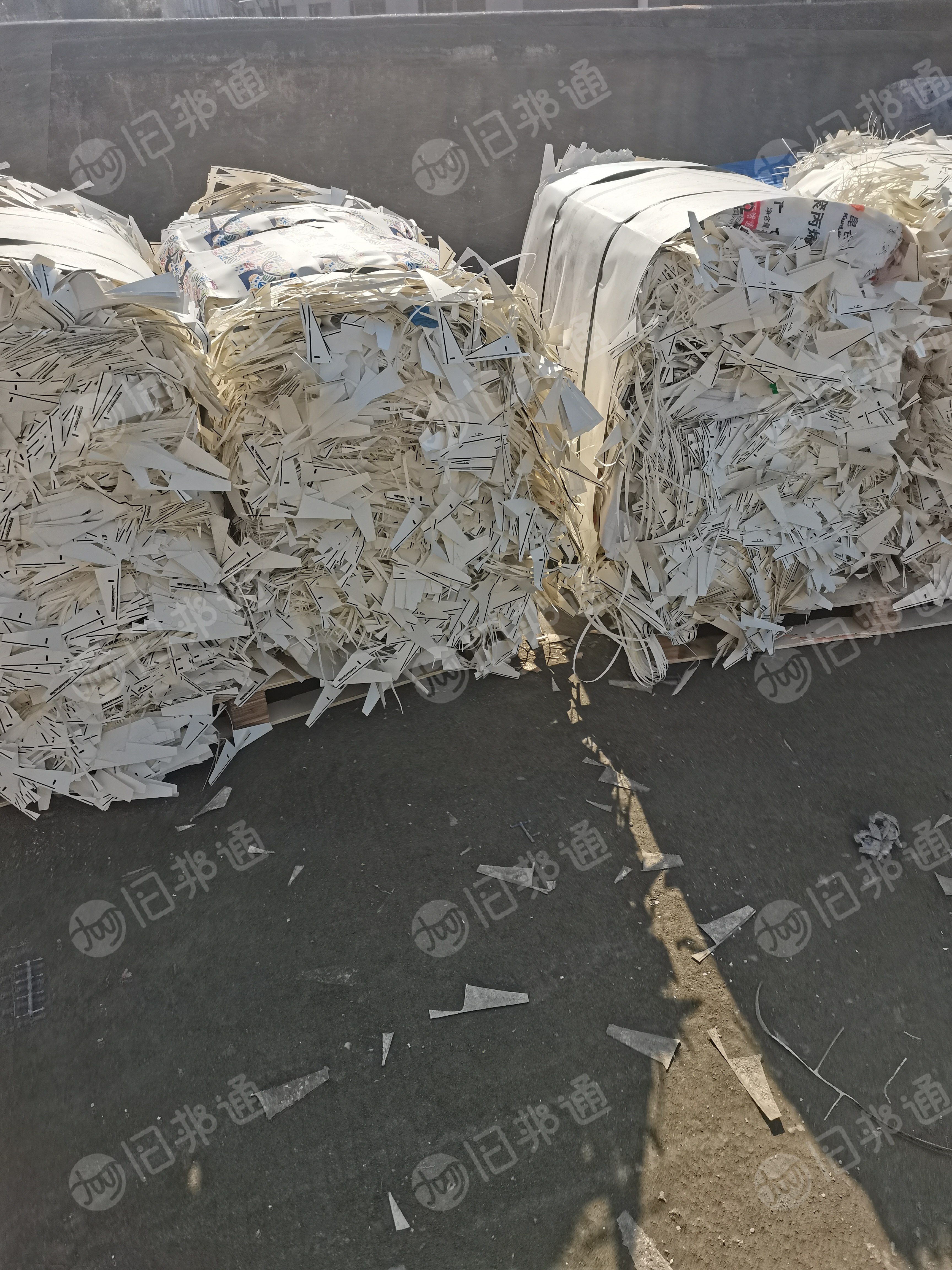 出售无膜口杯纸边料,纯白小花都混一起