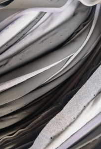 长期出售皮革厂下脚料，月供1000多吨