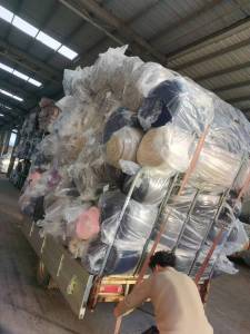 出售1.6*210克，1.8*260-280克素色双面法兰绒和珊瑚绒，现货6吨左右