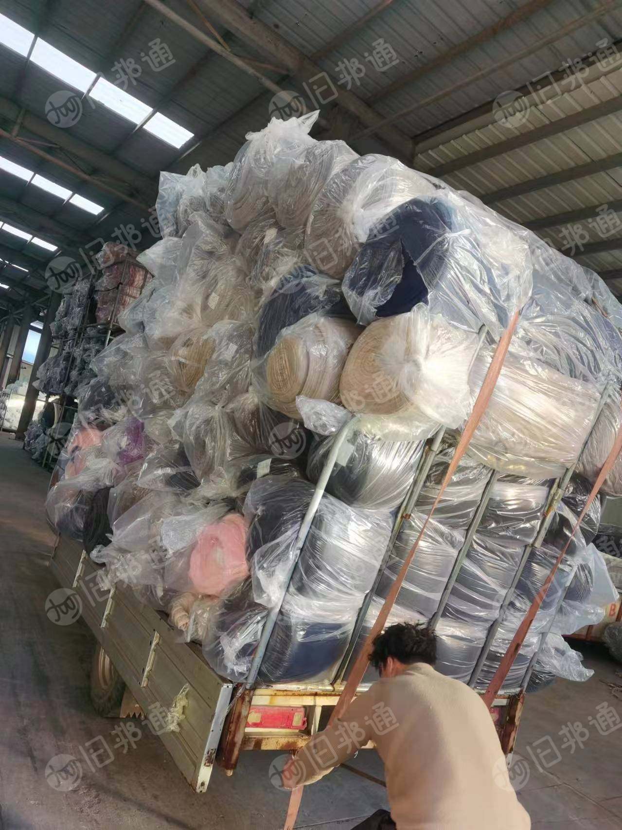出售1.6*210克,1.8*260-280克素色双面法兰绒和珊瑚绒,现货6吨左右