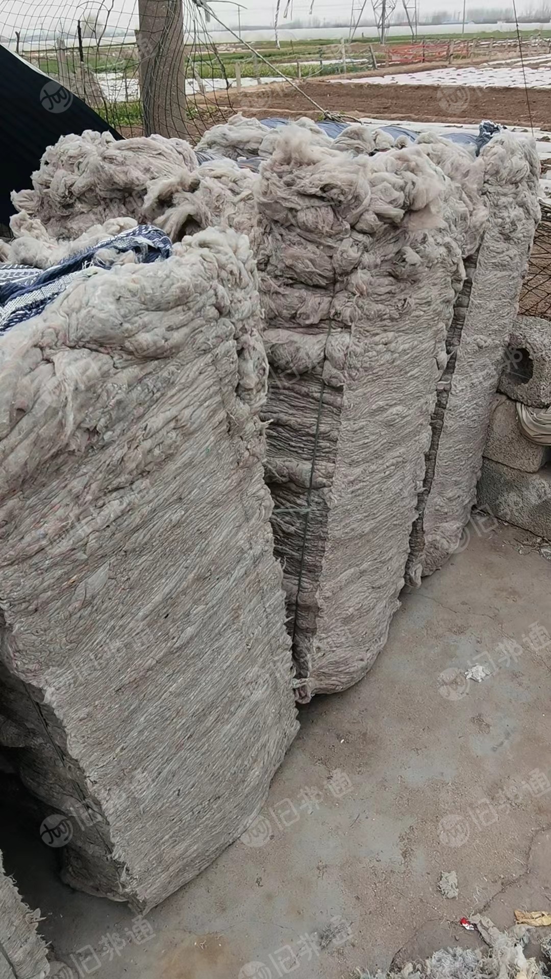 出售杂色开松棉化纤棉,现货5-6吨,山东济宁提货