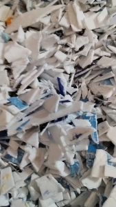 长期出售白涂料桶，大小蓝桶，白涂料每月40-50吨 大小蓝桶每月30吨 