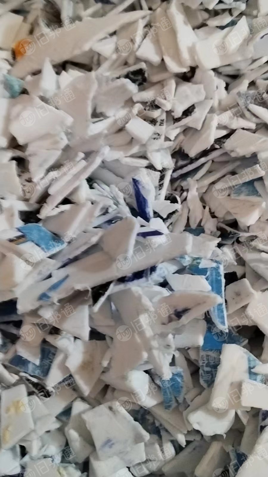 长期出售白涂料桶,大小蓝桶,白涂料每月40-50吨 大小蓝桶每月30吨