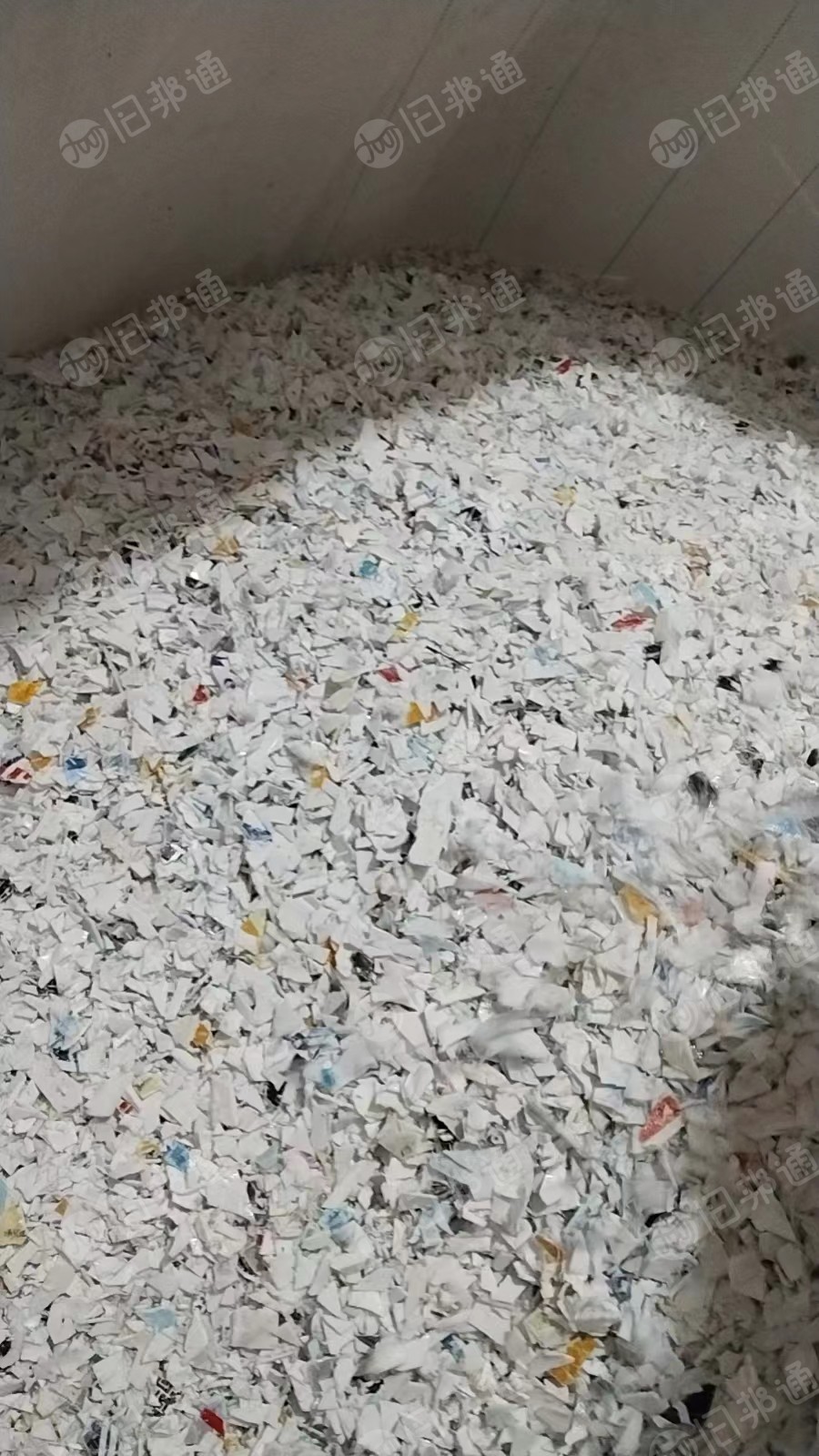 长期出售白涂料桶,大小蓝桶,白涂料每月40-50吨 大小蓝桶每月30吨