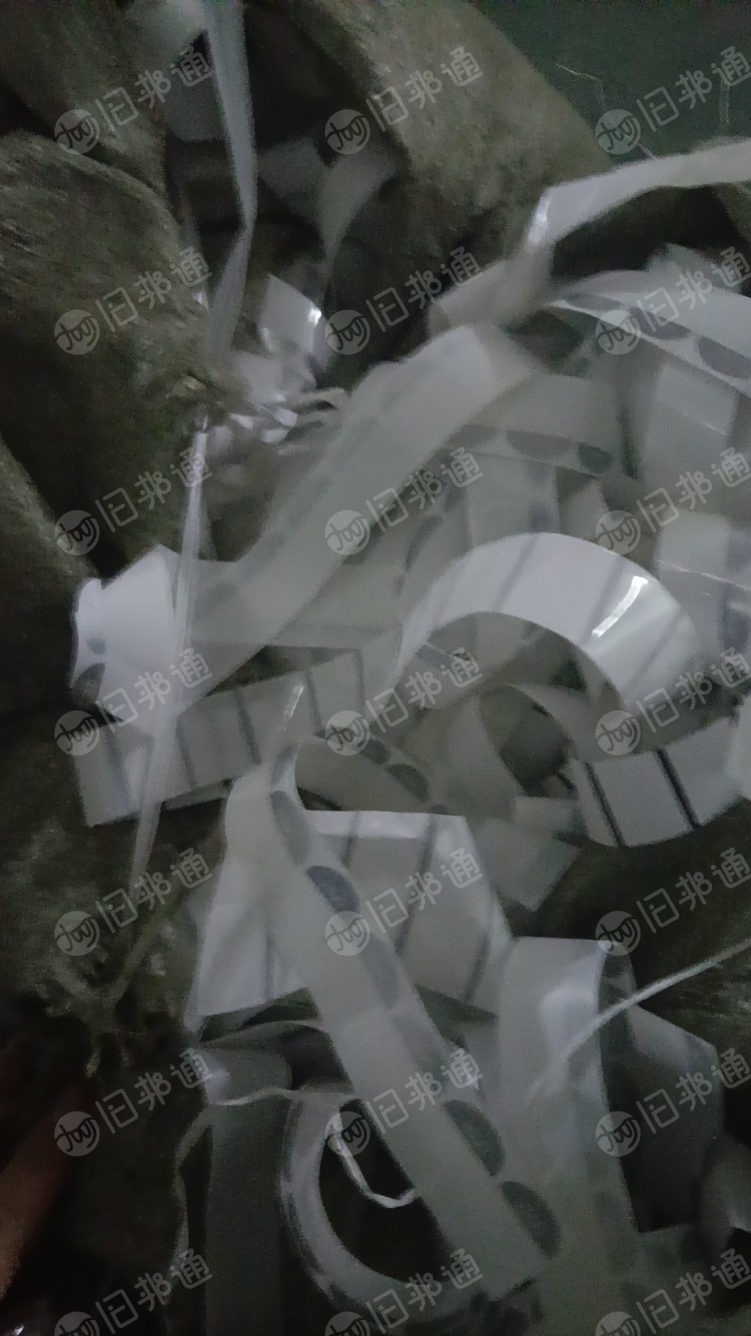 格拉辛纸的纸边料,纯纸边有1-2吨,混合(带塑料标签)的有20吨,现货出售
