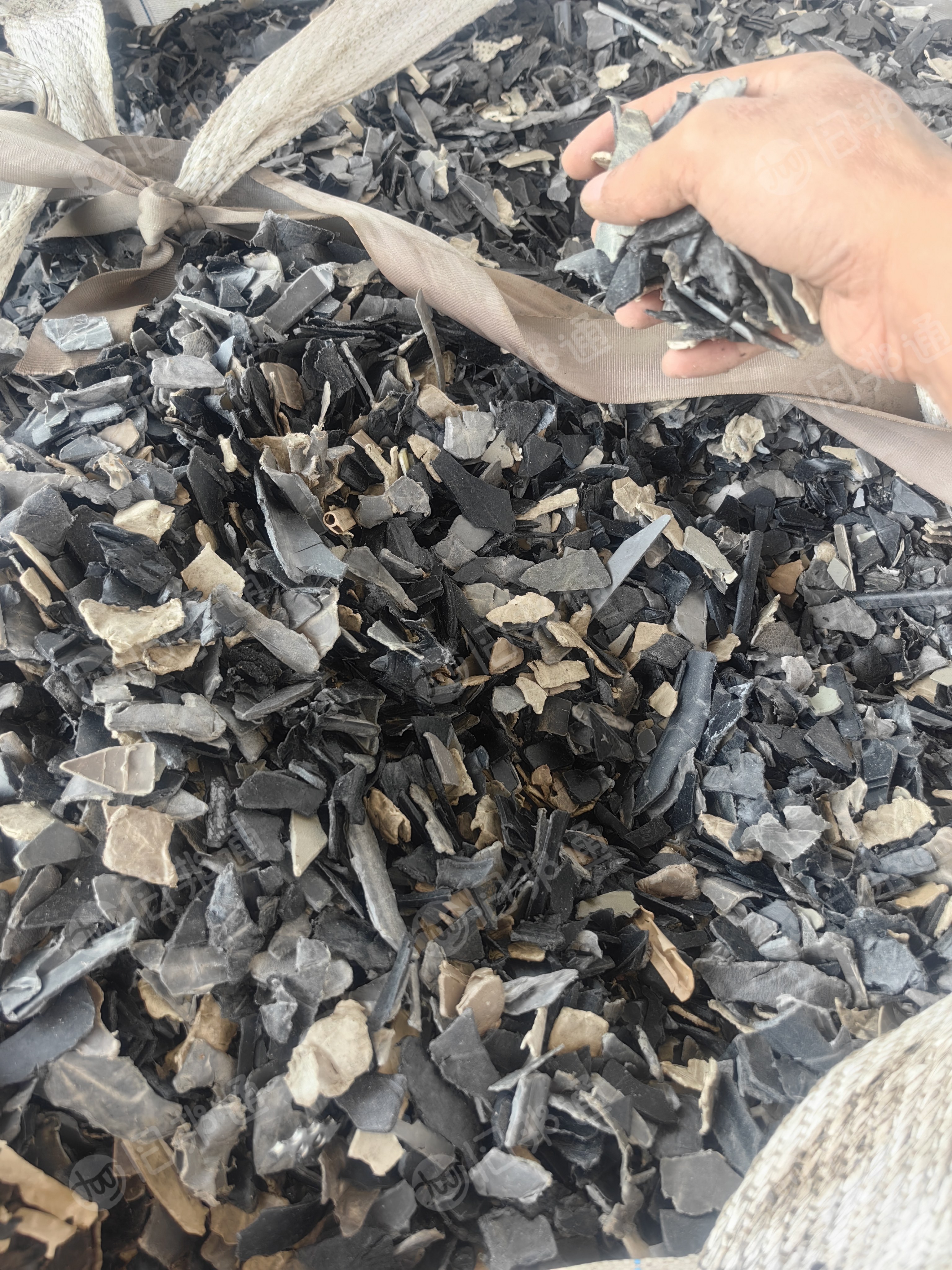 出售汽车PP破碎料,保险杠破碎料,内饰破碎料