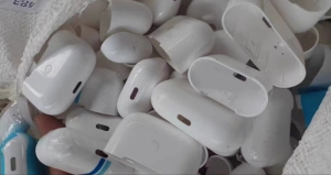 ps耳机壳毛料，部分带强磁，带塑料膜，长期出售