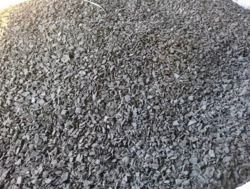 工厂不干了,处理tpe汽车脚垫板材破碎料,半浮水,硬度95.现货30-40吨,出售