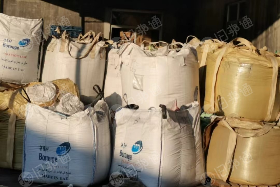 工厂不干了,处理tpe汽车脚垫板材破碎料,半浮水,硬度95.现货30-40吨,出售