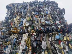 出售花乙压块，机油壶压块，现货一挂车