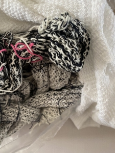 出售纯棉毛衫边角料，月供十几吨