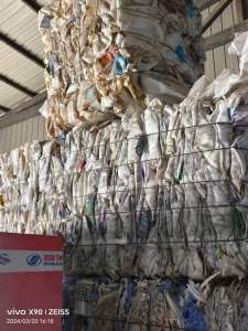 尿素桶压块，现货10吨，长期出售