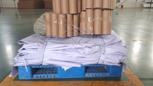 厂家长期出售PVC广告布边角料，月供50多吨 。