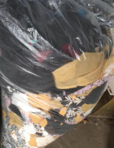 长期供应服装厂下脚料涤棉布块化纤布块