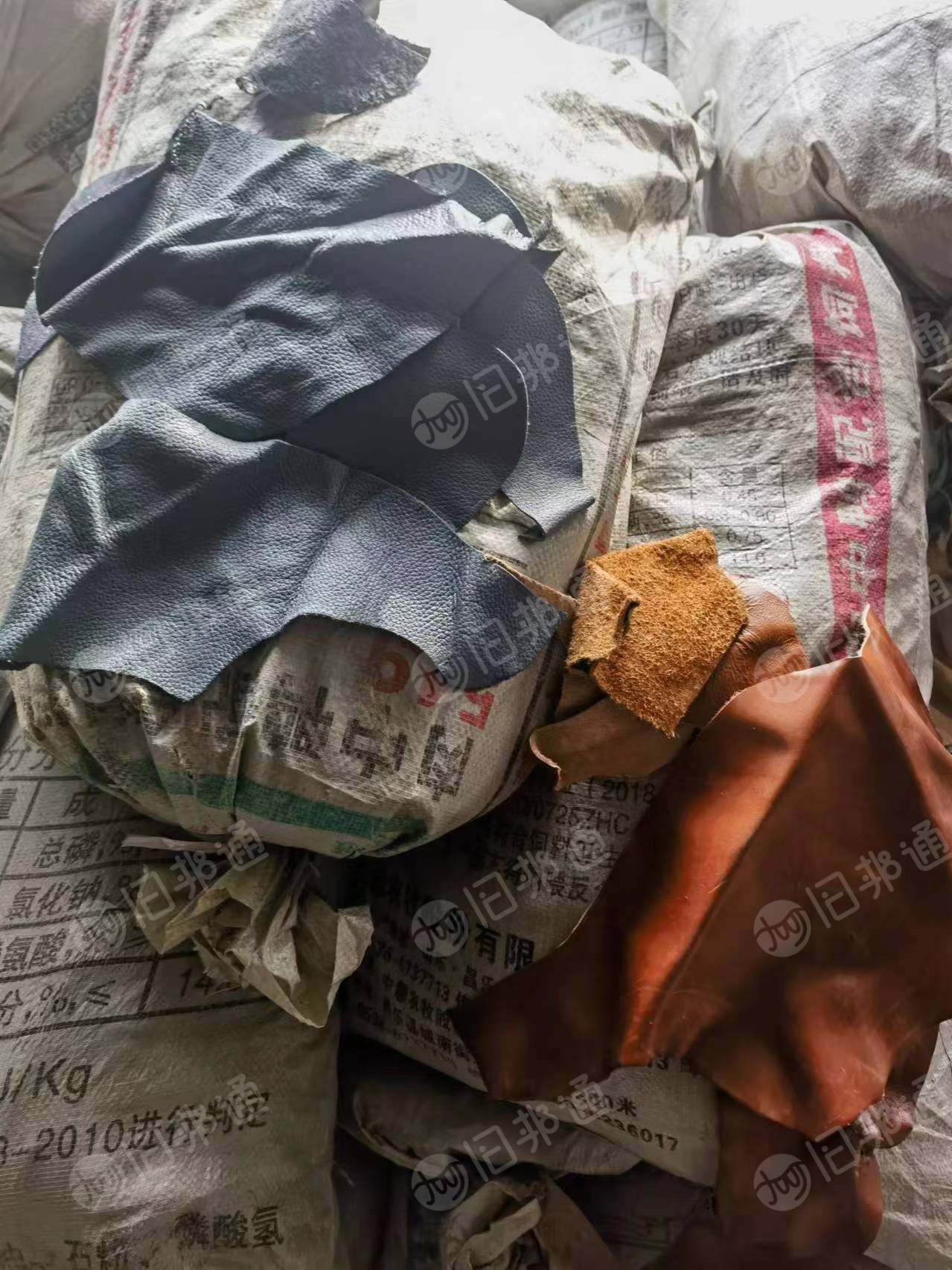 牛皮边料,沙发革皮块,真皮下脚料,小的一掌,最大2到3掌以上的,出售
