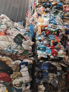 花乙压块，壶和娃哈哈占大多数，有三十吨出售