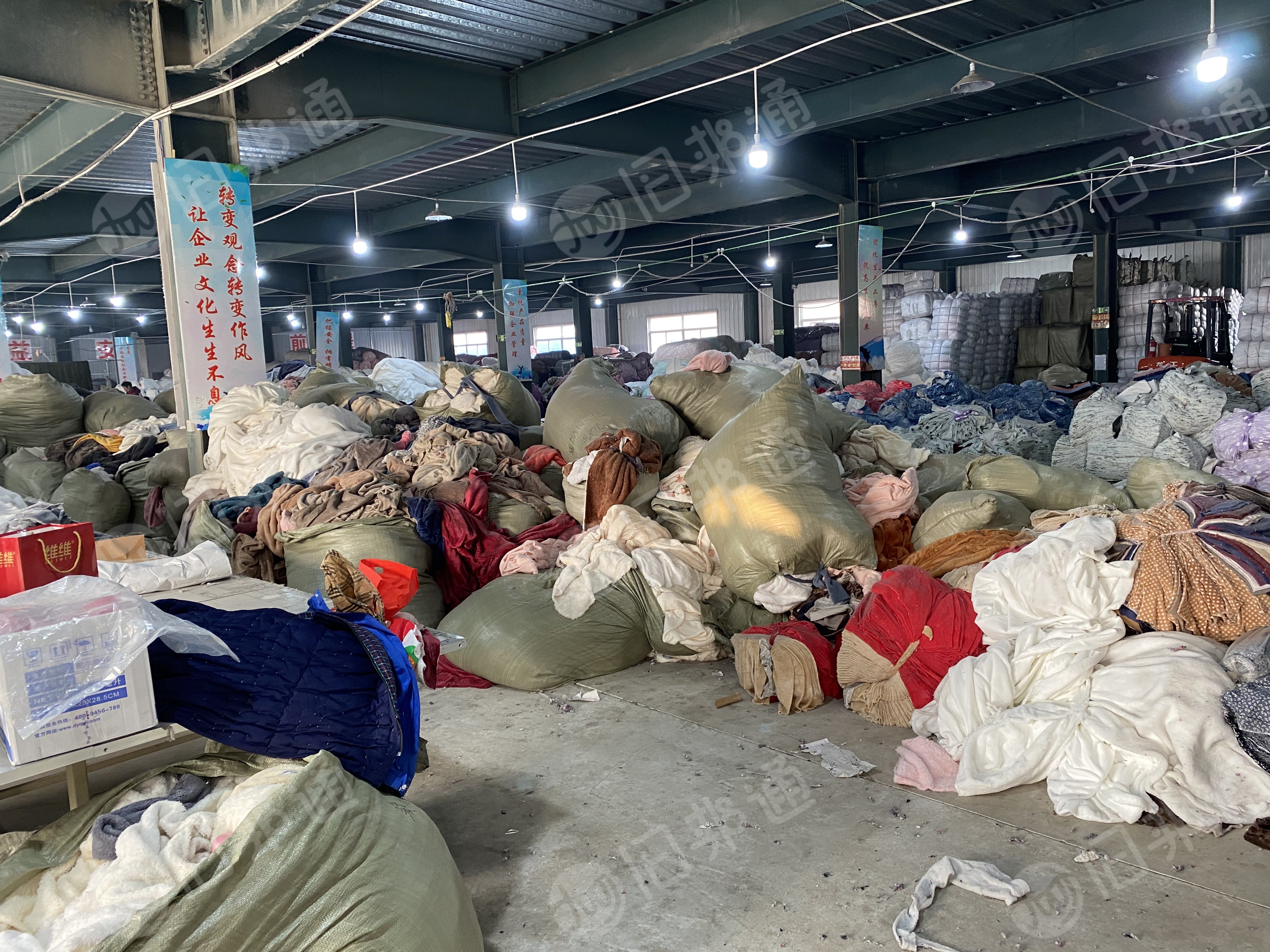 长期出售杂色涤纶毛布,现货30吨