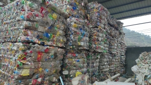 常年出售矿泉水，五色砖，PET瓶砖