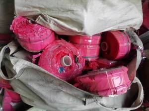 pet复合pe膜边角料，pet占30%，pe占70%，现货6.8米一车，出售