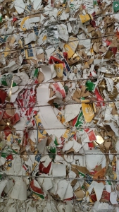 出售花色口杯纸边料，大花小花混合的包两挂车