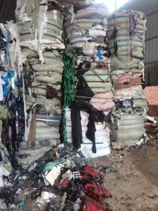 大量收购打包好的废布料，用于水泥厂燃烧，日需200吨