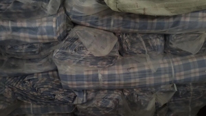 出售全涤梭织库存布料，现货10吨