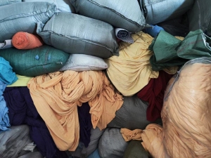 出售涤棉库存布零布，现货5吨