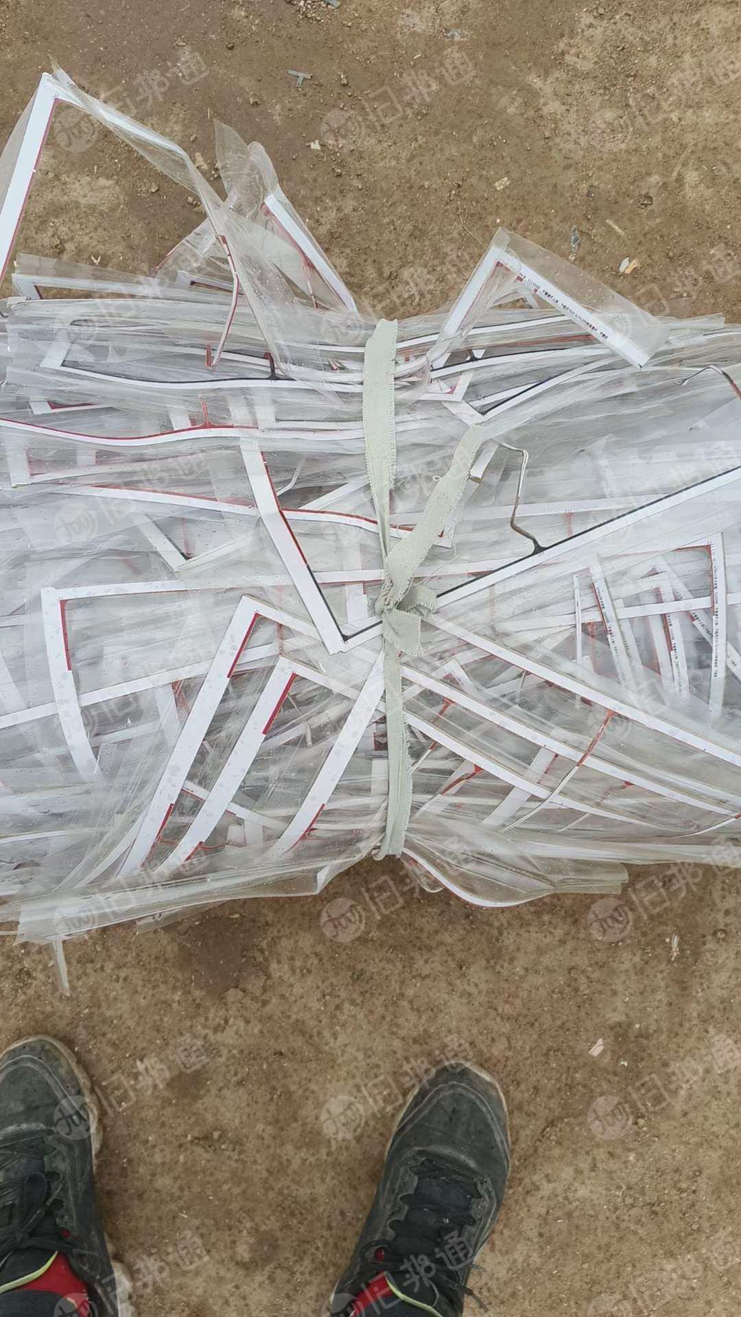 pet不带胶边上有纸,现货10吨,出售