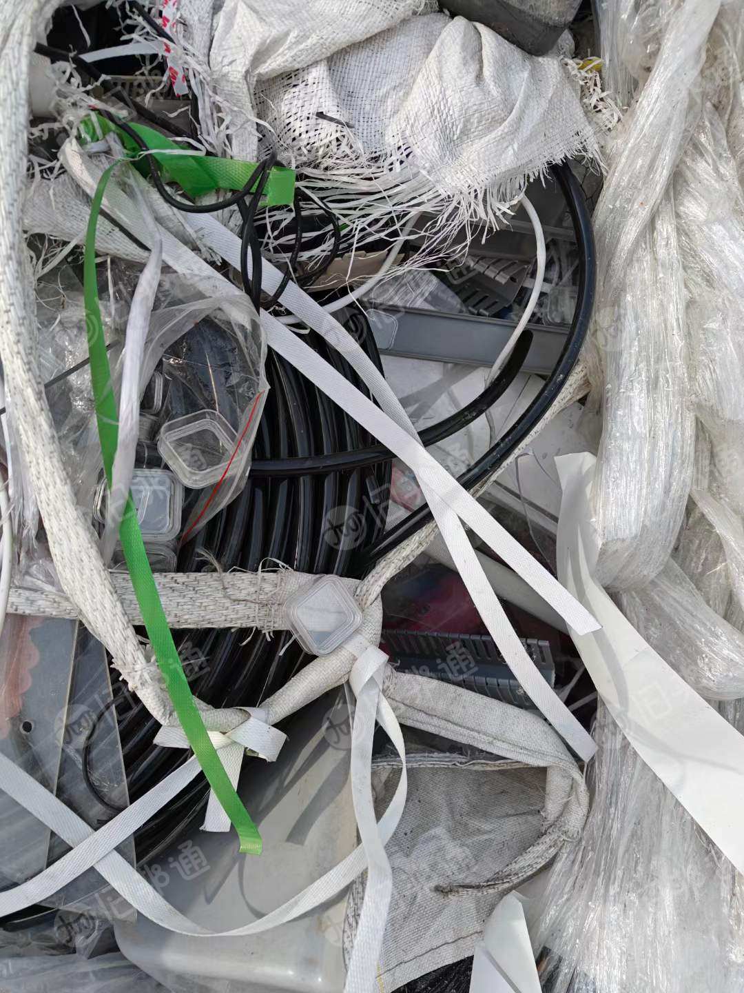 杂塑料废料,现货13米一车,出售
