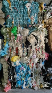 长期出售PE干造花高压膜，现货9.6一车 ，拉管的。