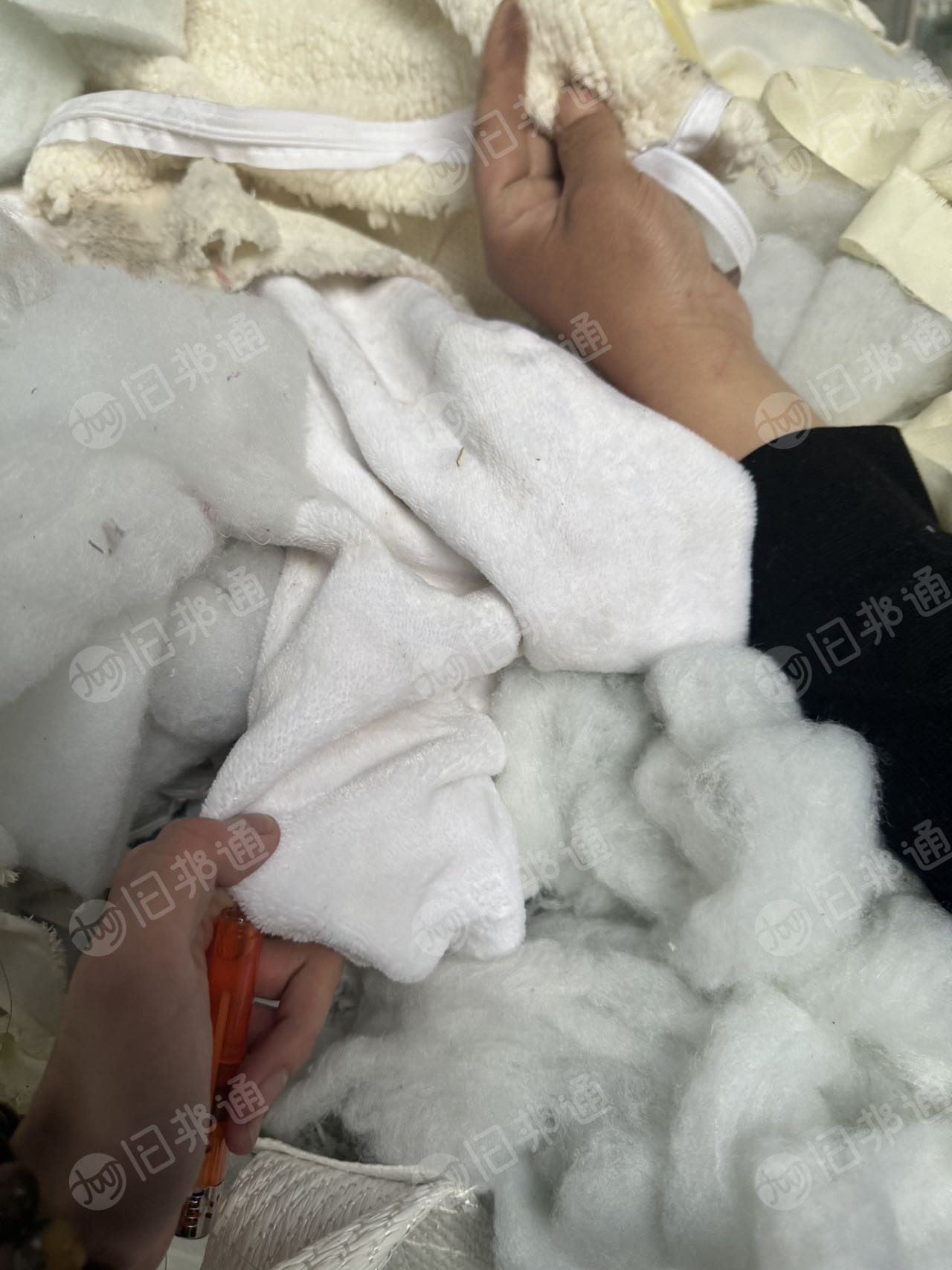大量回收纶废布边角料,杂色涤纶废布