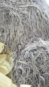 出售纯双胶纸边条，有白色和米白色，文具厂下来的纸