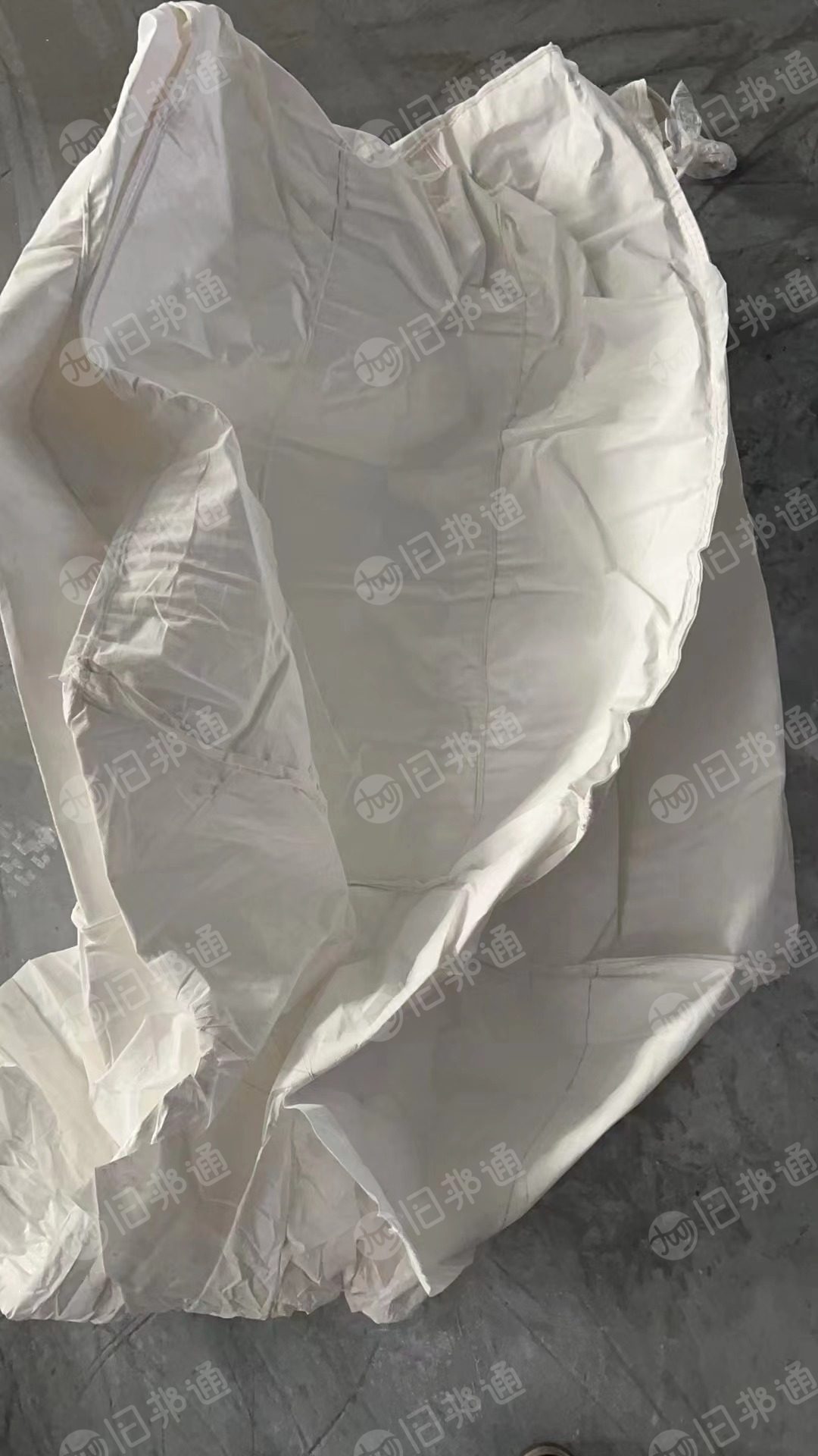 出售装钛白粉的原料袋，袋上有浮粉，口袋完好，可利用，1米X1米，高度1.5米