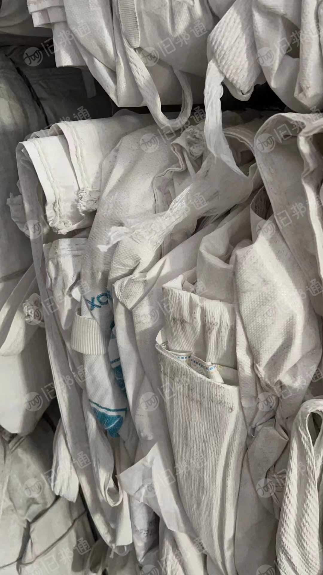 出售装钛白粉的原料袋，袋上有浮粉，口袋完好，可利用，1米X1米，高度1.5米