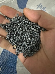 常年供应各色中空板颗粒