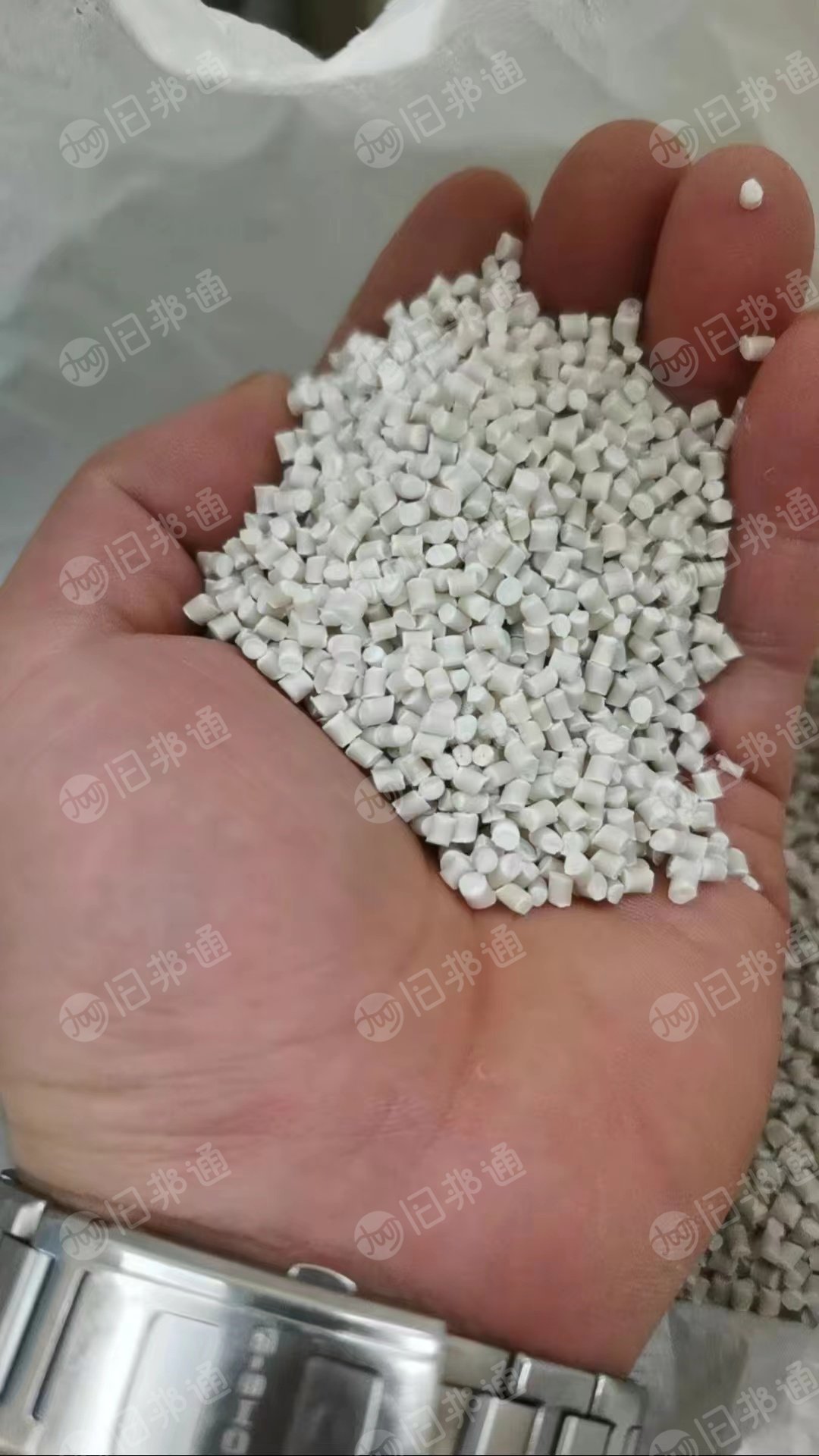 常年供应各色中空板颗粒