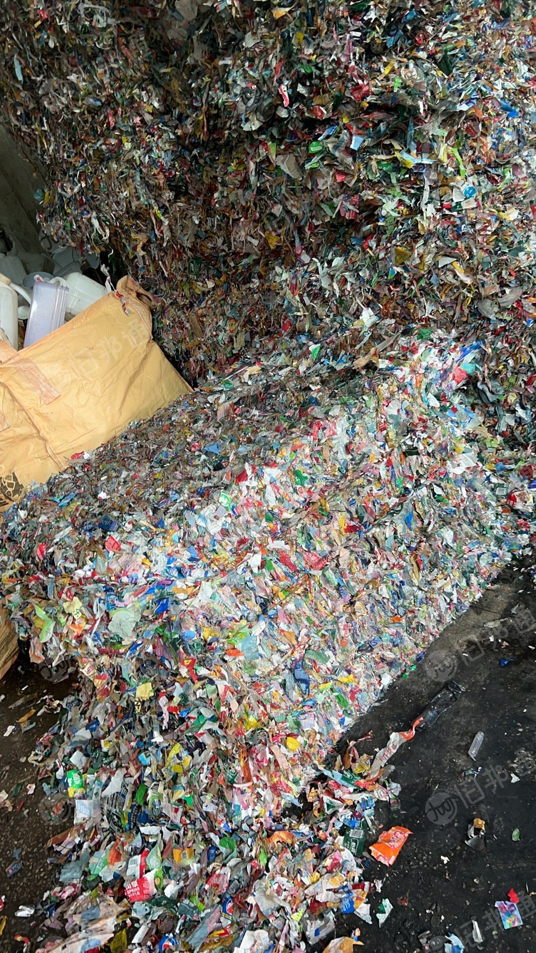 pet商标纸压块,月供至少30吨,出售