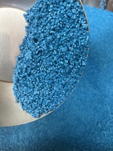 长期出售PE钢卷包装皮颗粒，钢卷包装皮破碎料