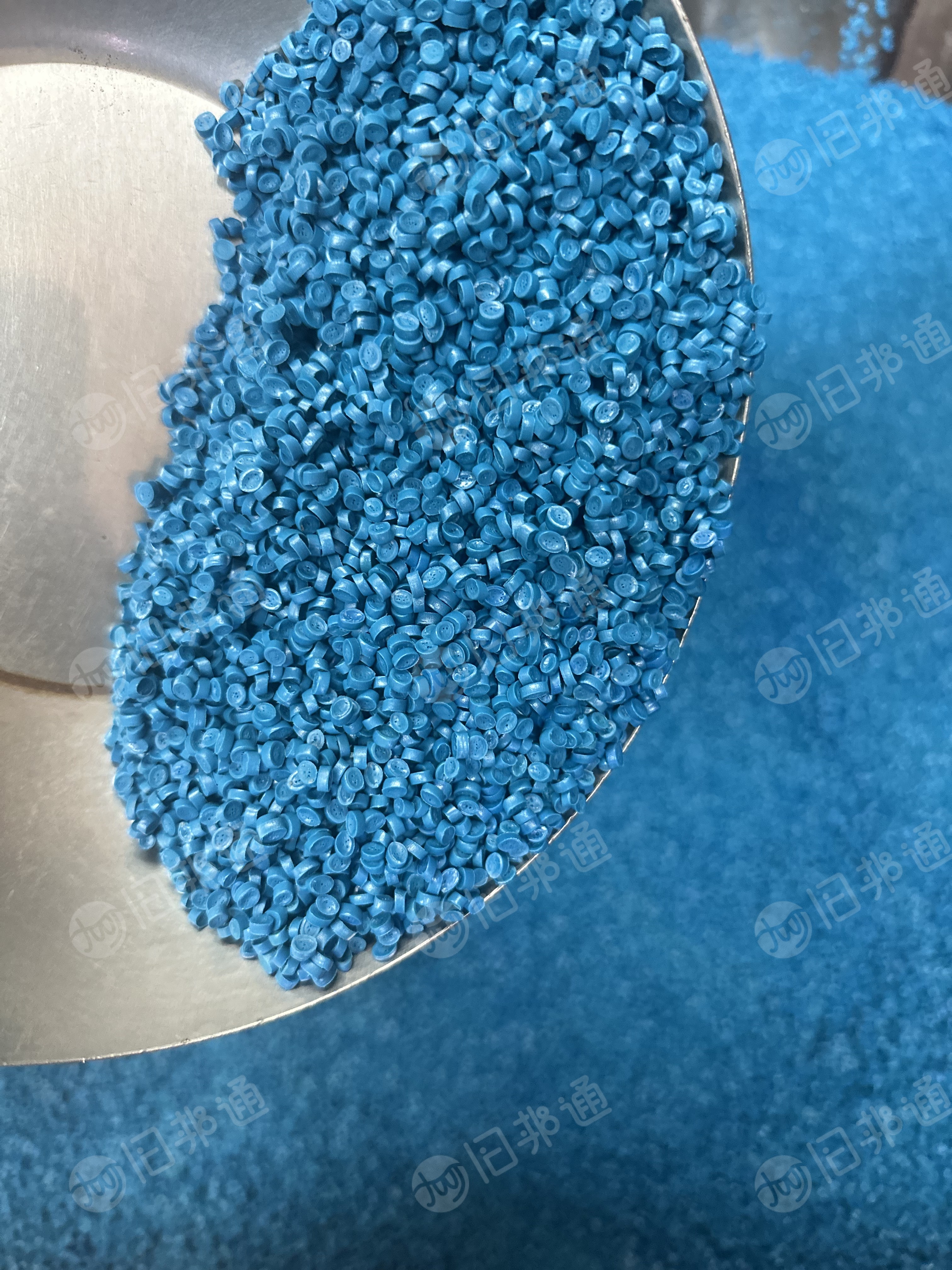 长期出售PE钢卷包装皮颗粒,钢卷包装皮破碎料